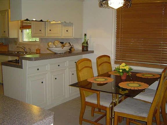 Cheery breakfast room.