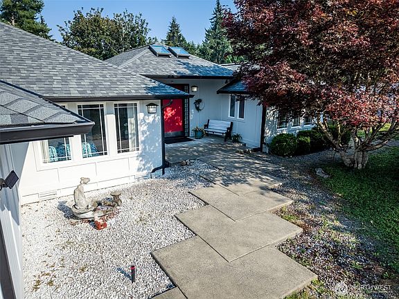 2nd image of 8422 Kaster Drive NE
