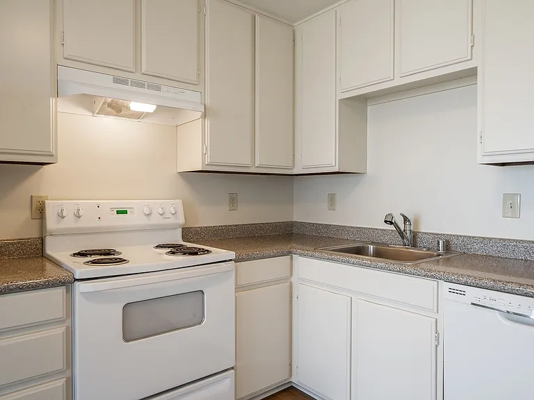 545 Burnett Avenue — Photo 14