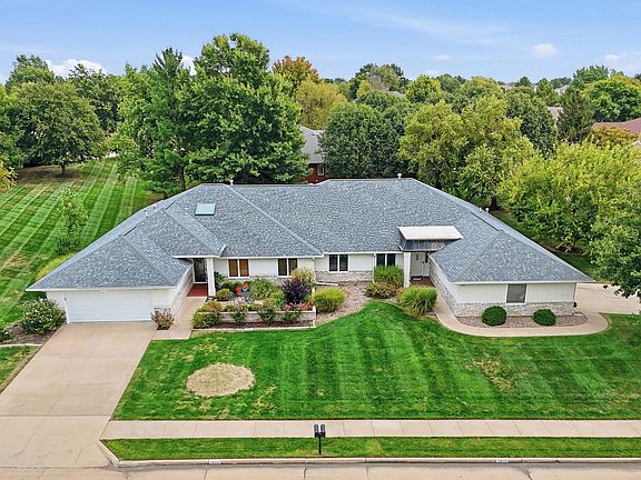 2nd image of 3811 Hallbrook Ct
