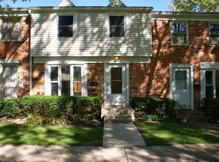2033 Duxbury Ct, Streamwood, IL 60107