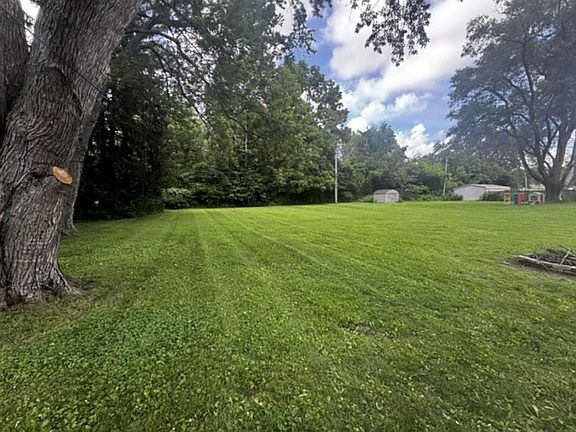 2nd image of 1030 Crescent Dr