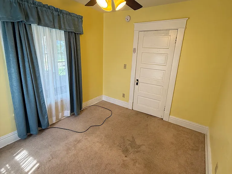 209 W Holcomb St — Photo 12