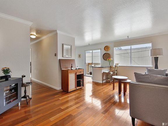 3rd image of 5853 Mission St APT 7