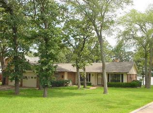 937 Kiowa Dr W, Lake Kiowa, TX 76240
