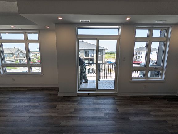 5th image of 320 Tulum Cres #J