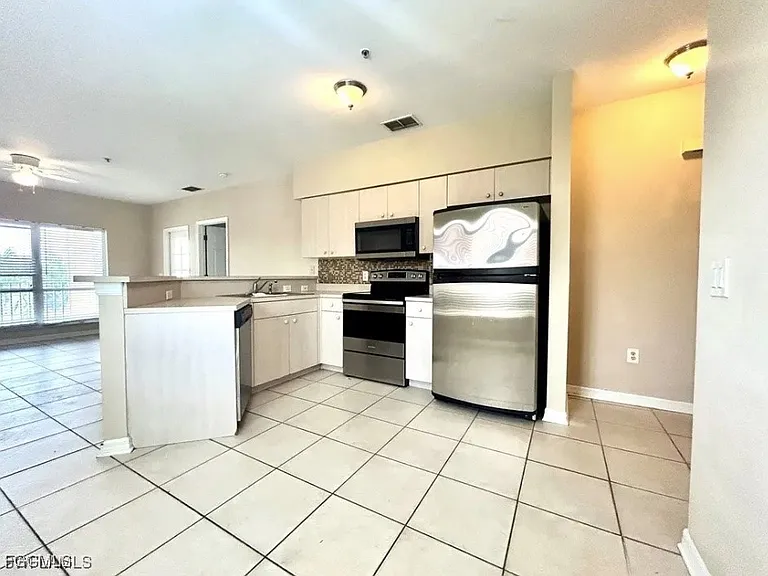 909 SW 47th Ter #201 — Photo 12