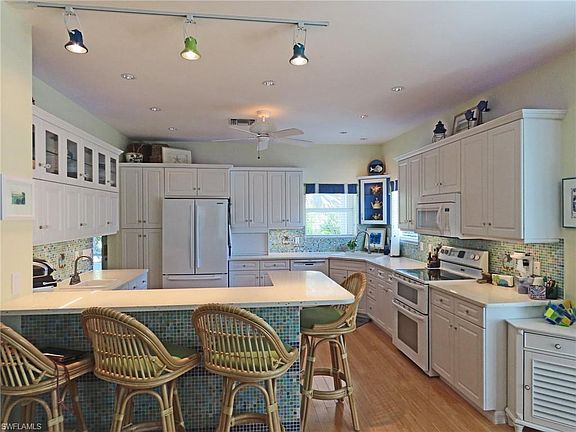 5th image of 2100 Sunset Cir