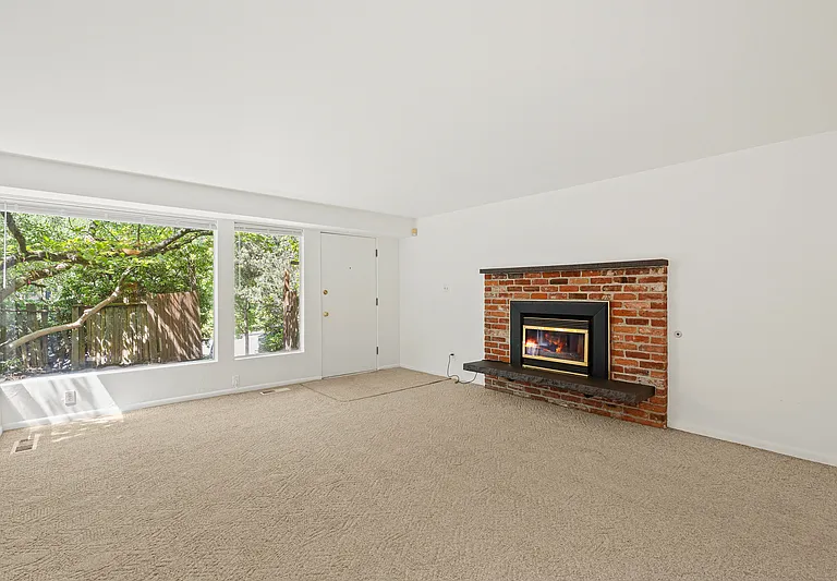 5044 Sand Point Way NE — Photo 5