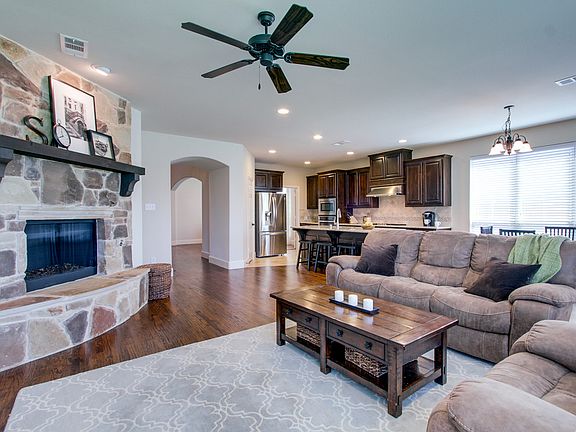 3rd image of 1624 Presley Way