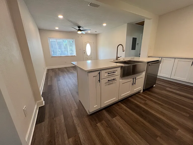 1715 W Grace St — Photo 4