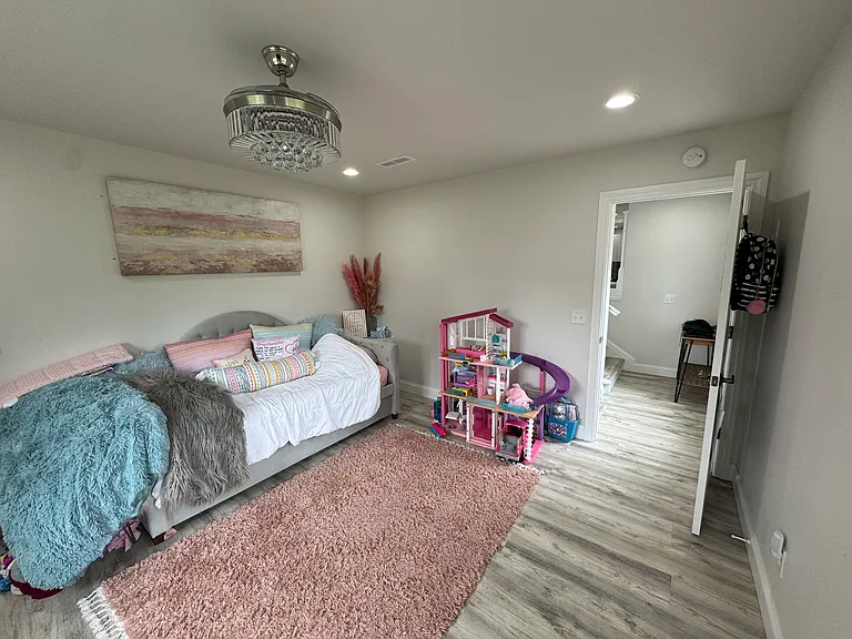 1571 N Huron Rd — Photo 42