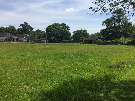 3rd image of 3405 Country Club Rd