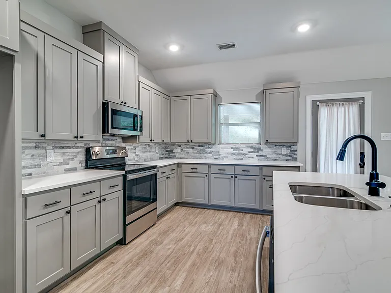 2734 Waters Edge — Photo 10
