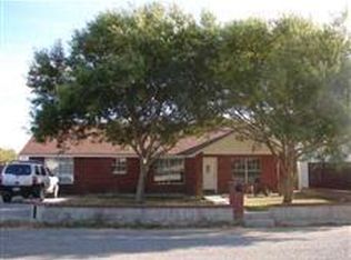 704 W 11th St, Del Rio, TX 78840