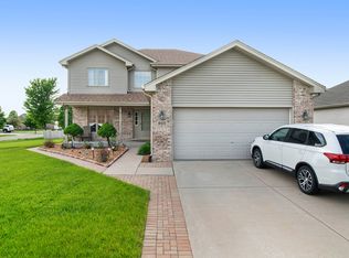 805 Wildwood Dr, Minooka, IL 60447