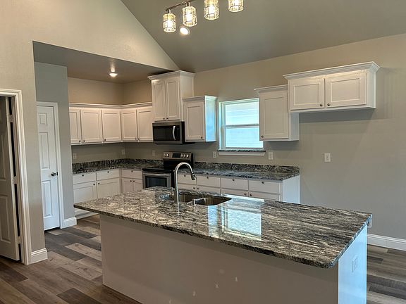 3rd image of 236 Marianne Cir