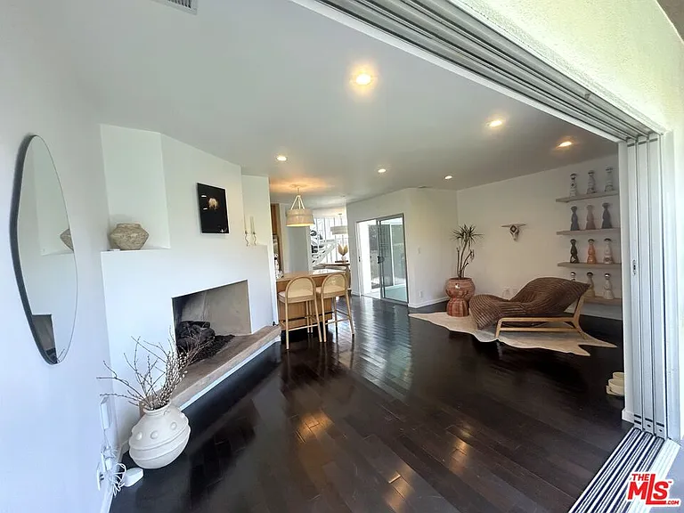 12913 Gilmore Ave — Photo 5