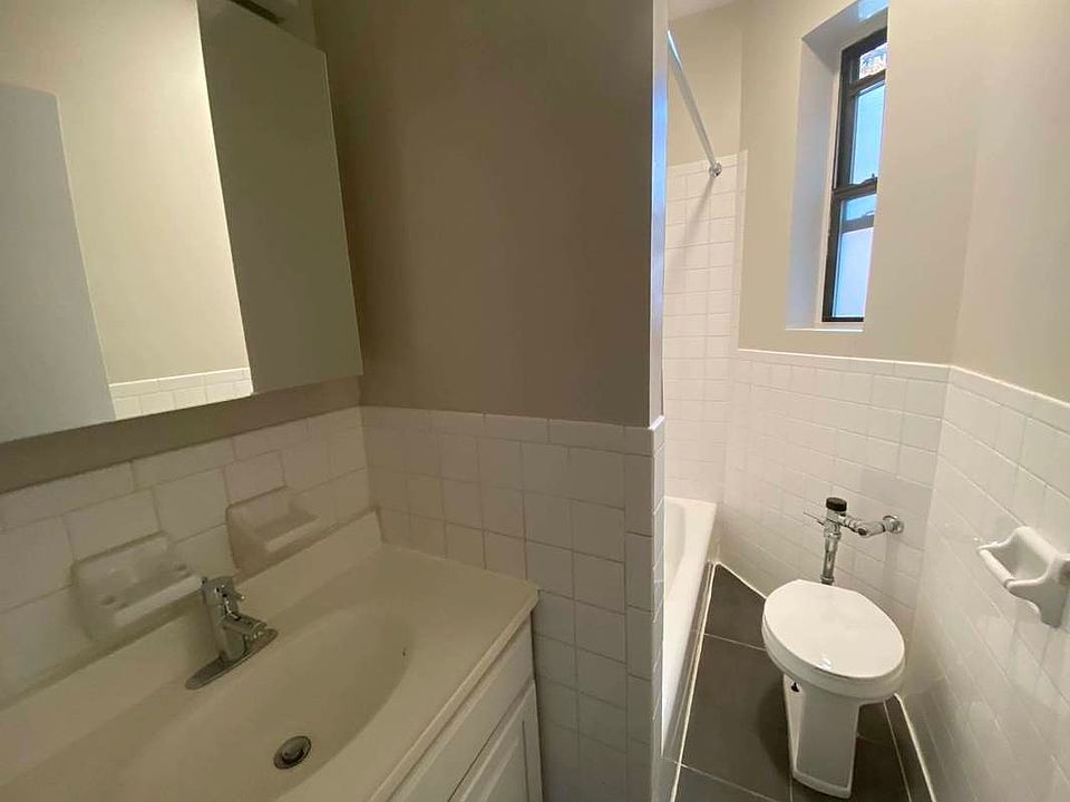 2nd image of 1640 Ocean Ave #B4