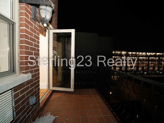 4th image of 12-07 31st Ave #4A