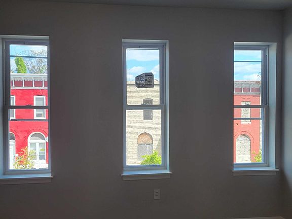 5th image of 2013 Walbrook Ave