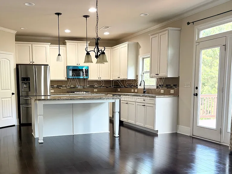 3738 Valley Spring Dr — Photo 13