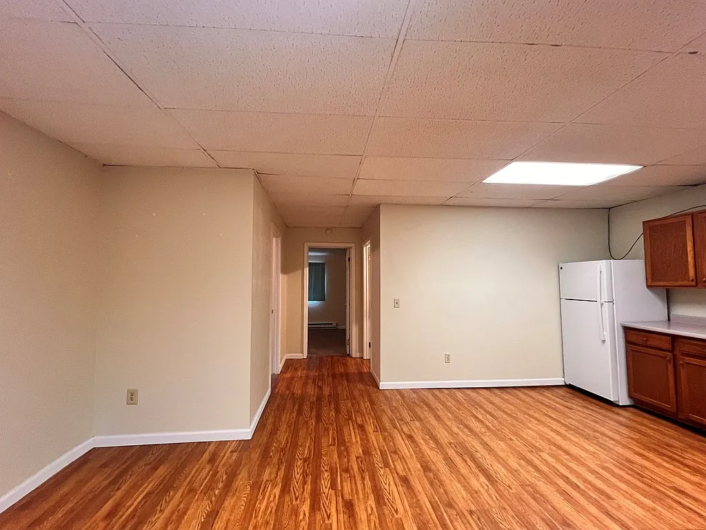 2 bed, 1.0 bath, 450 sqft, $800 — Photo 4