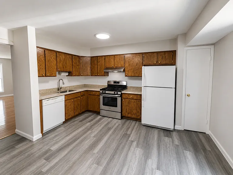 8121 Crabapple Ln — Photo 5