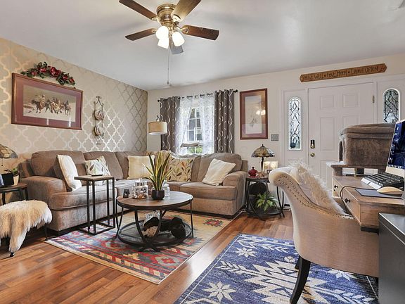 3rd image of 583 Simbury St