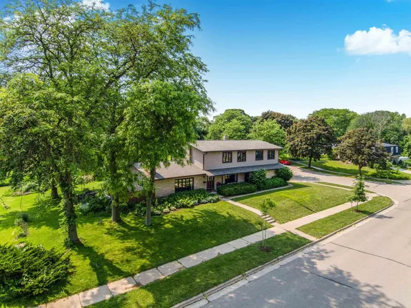 122 South Yellowstone Drive, Madison, WI 53705