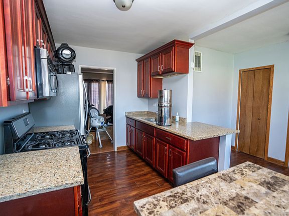 5th image of 17318 Lorenz Ave