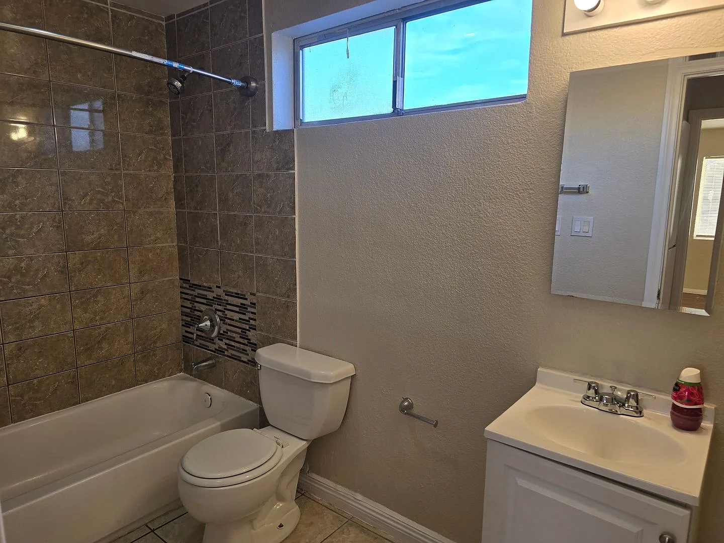 Hernandez Breckenwood Ct 1724 Las Vegas Nv 89115 — Photo 3
