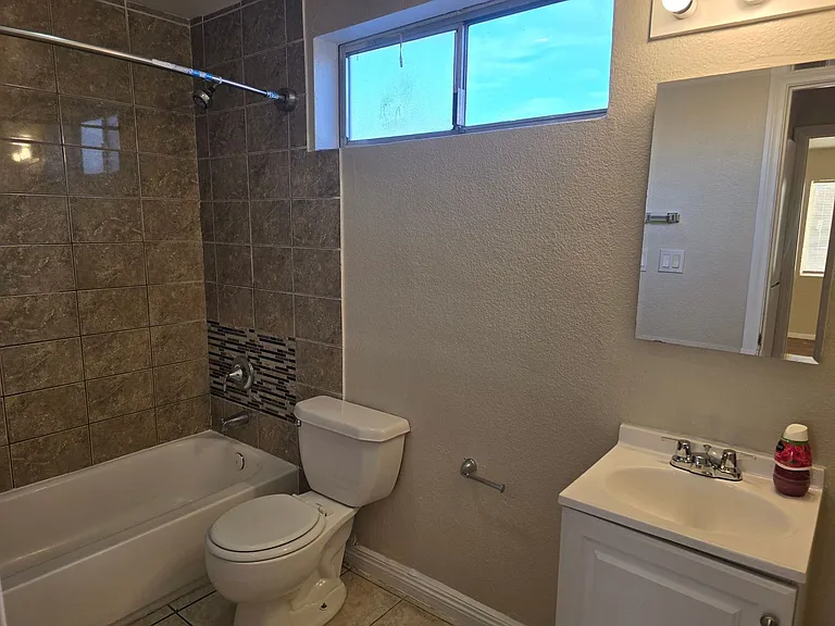 1724 Breckenwood Ct — Photo 3
