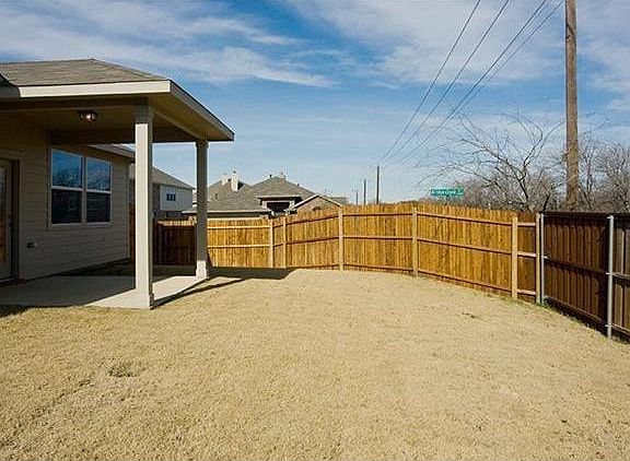 3rd image of 8301 Oak Springs Ln