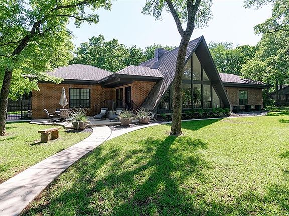 2nd image of 2851 Brookwood Ln