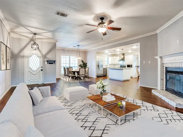 1531 Pickwick Ln, Denton, TX 76209