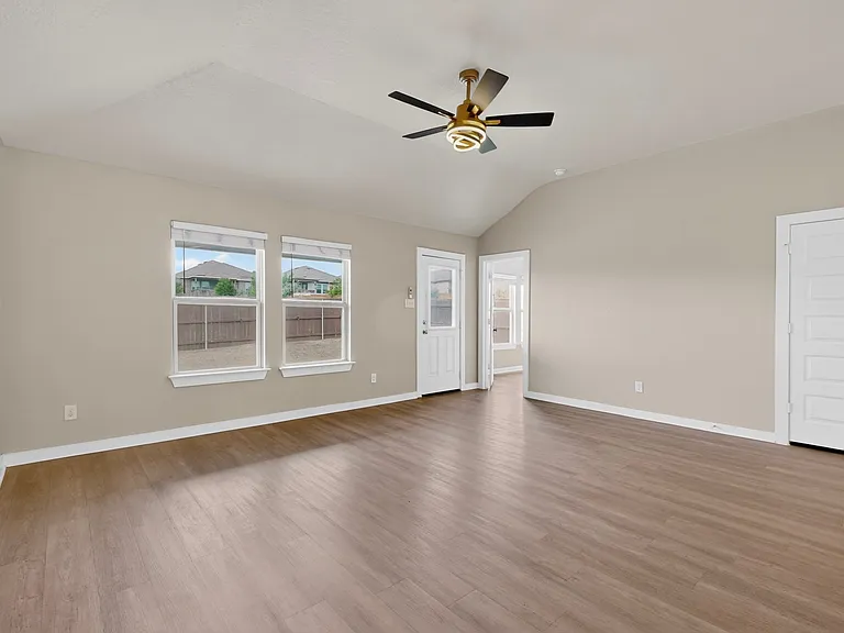 7619 Toledo Bnd — Photo 29