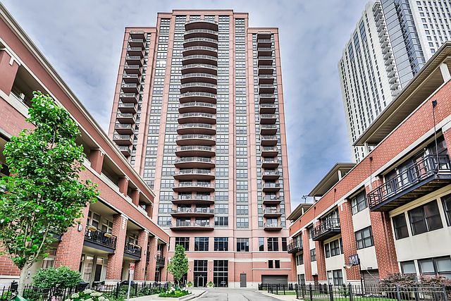 1st image of 330 N Jefferson St APT 1206