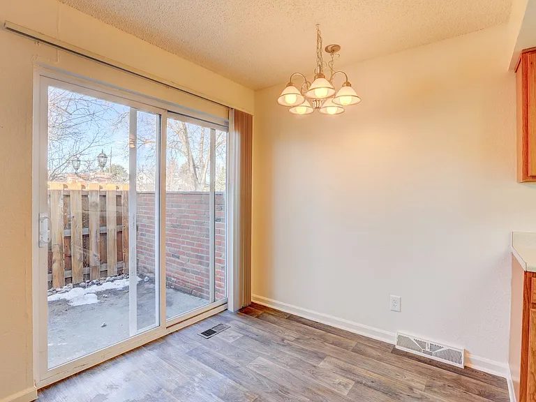 Applewood Crest Townhomes & Apartments — Photo 8