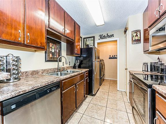 3rd image of 10823 Bravura Ln