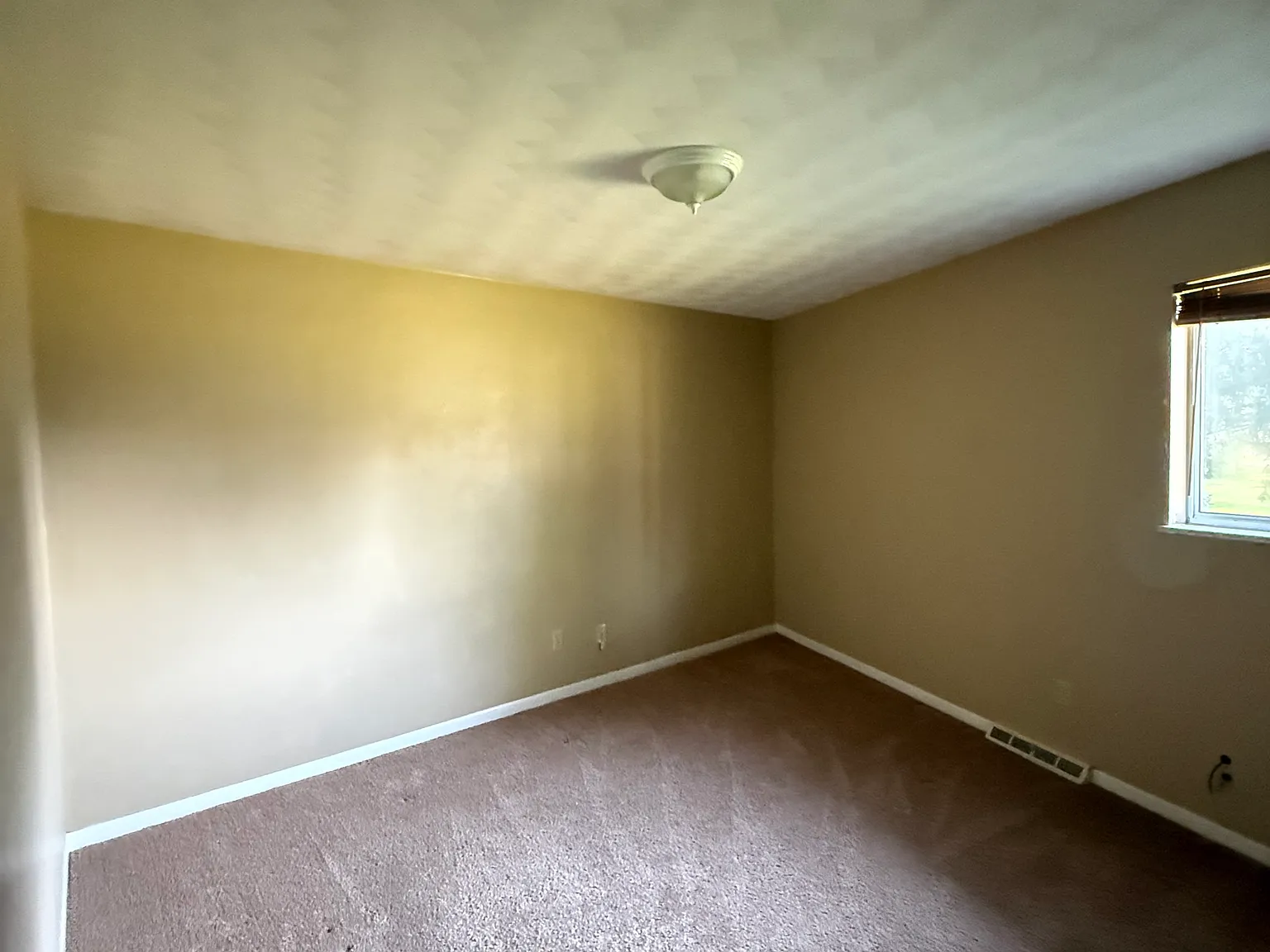 2 bed, 950 sqft, $1,100 — Photo 3