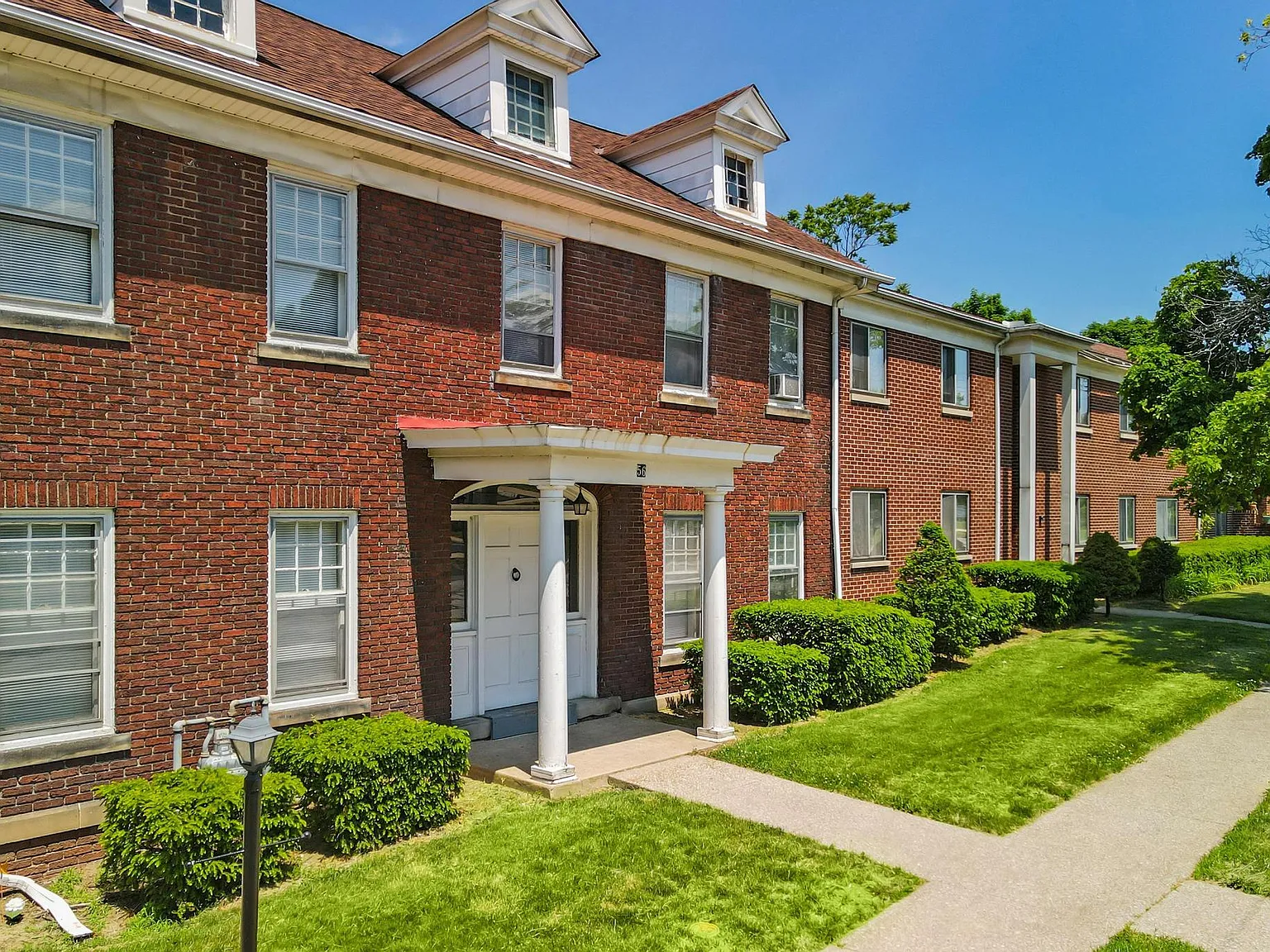 High Summit Apartments — Photo 2
