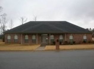 72 Legends Dr, Little Rock, AR 72210