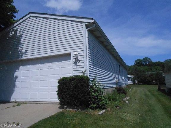 5th image of 152 Royal Crest Dr
