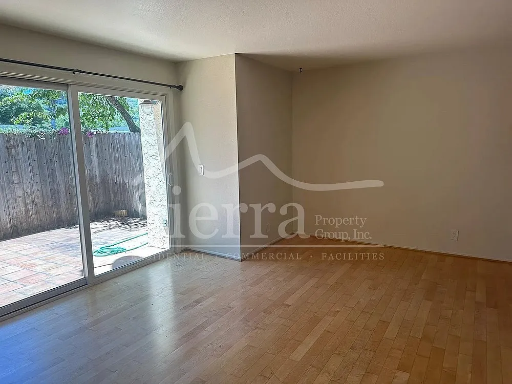 Building Photo - 415 W Gutierrez St #15