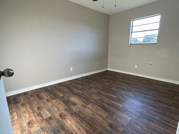 4th image of 302 Houston St #12