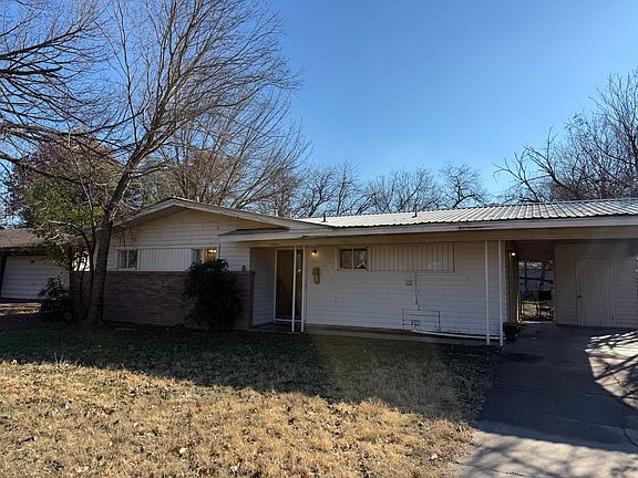 5th image of 1302 Rolling Hills Dr