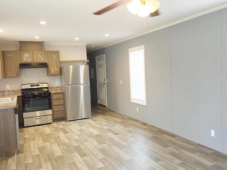 Regency Pointe — Photo 14