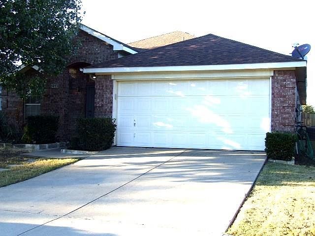 1st image of 1913 Livingston Ln