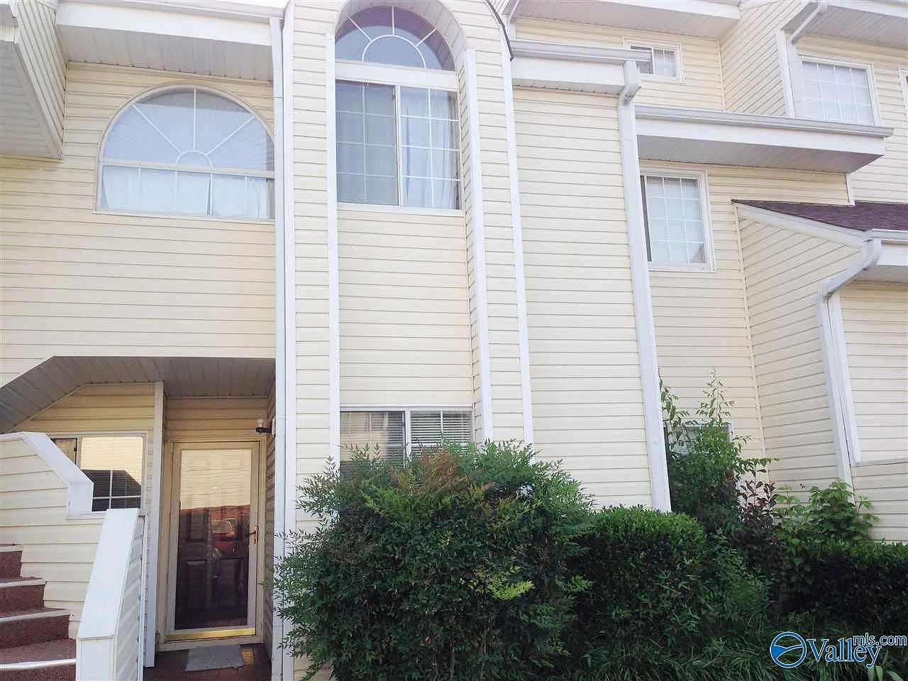 2 bed, 2.0 bath, 950 sqft, $1,295 — Photo 1
